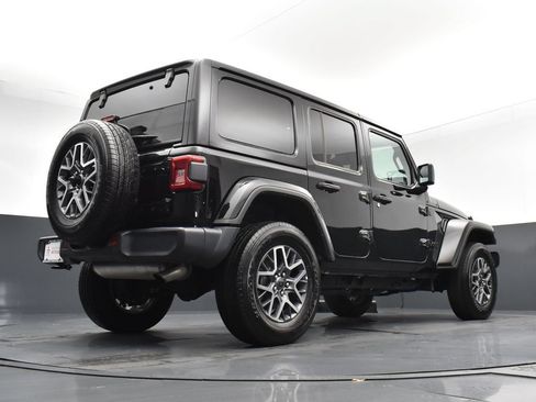 Used 2025 Jeep Wrangler Unlimited Sahara AWD/4WD image 22