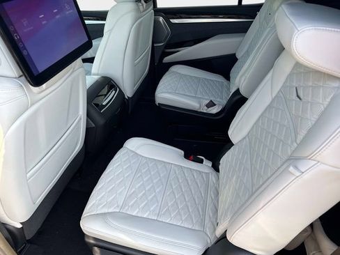 New 2026 Cadillac Escalade Platinum Sport w/ LPO, ONYX Package AWD/4WD image 17