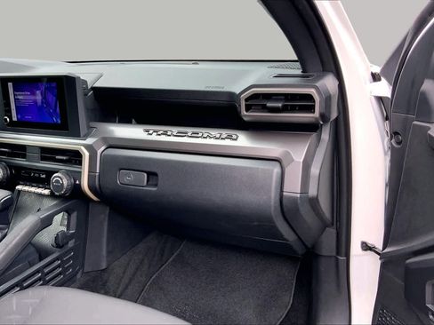 Used 2024 Toyota Tacoma SR5 AWD/4WD image 18