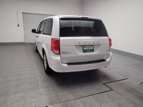 Used 2019 Dodge Grand Caravan SE w/ UConnect Hands-Free Group FWD image 6