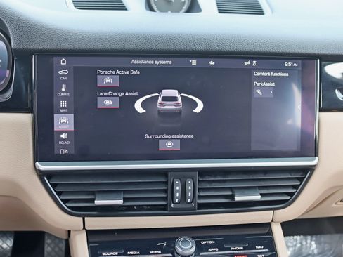 Used 2020 Porsche Cayenne AWD/4WD image 24
