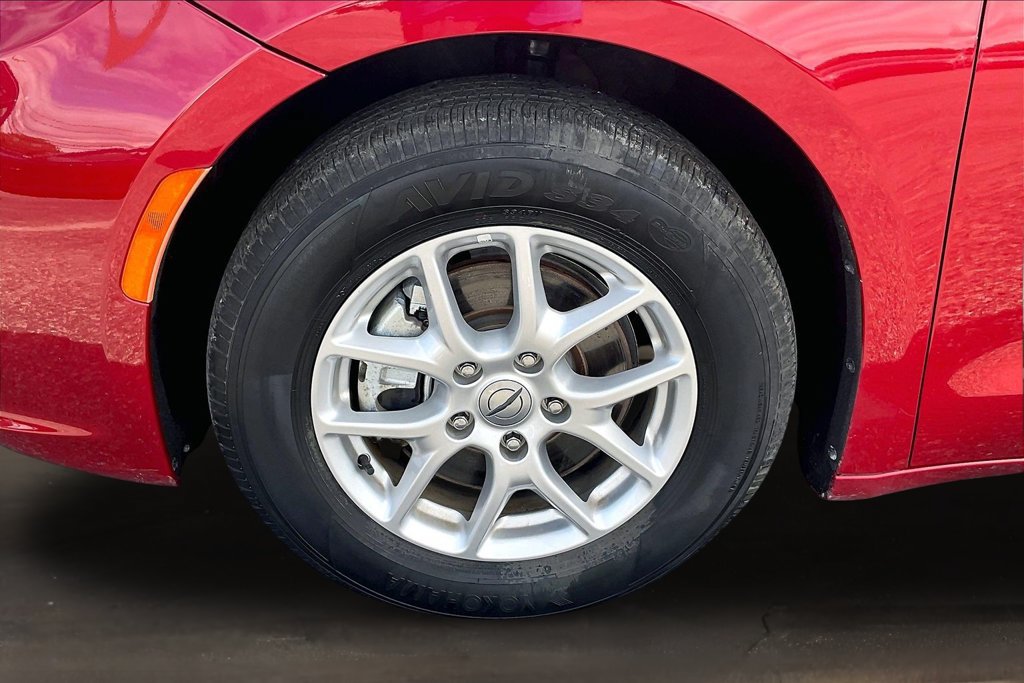 Used 2025 Chrysler Pacifica Select FWD image 34