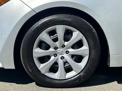 Used 2024 Toyota Corolla LE image 29