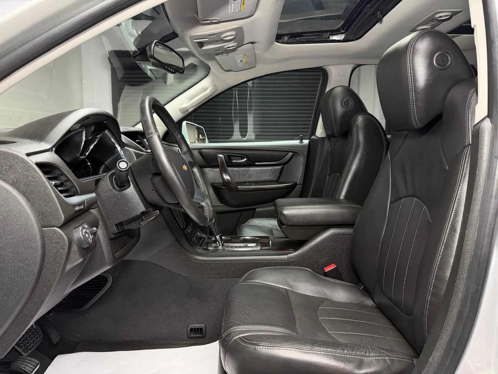 Used 2017 Chevrolet Traverse Premier FWD image 31