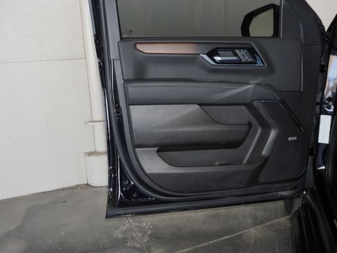 Used 2025 GMC Yukon Denali image 33