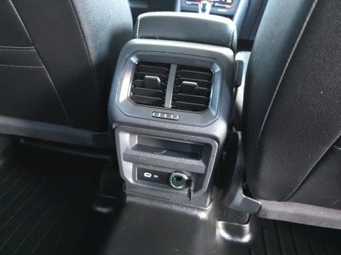 Used 2022 Volkswagen Tiguan SE w/ Panoramic Sunroof Package image 14