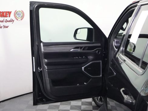 Used 2024 Jeep Wagoneer L Series II w/ Flexible Seating Group AWD/4WD image 19