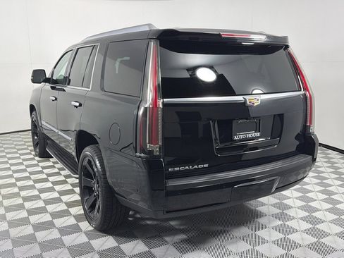 Used 2018 Cadillac Escalade Luxury AWD/4WD image 7
