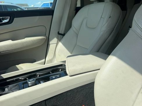 Used 2019 Volvo XC60 T5 Momentum w/ Premium Package FWD image 16