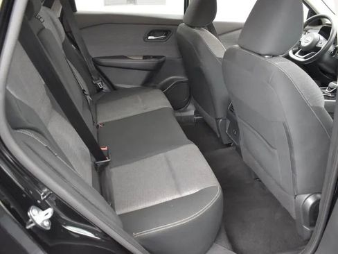 Used 2023 Nissan Rogue SV image 17