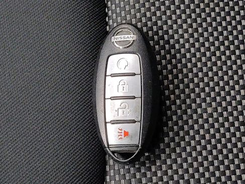 Used 2017 Nissan Pathfinder SV image 32