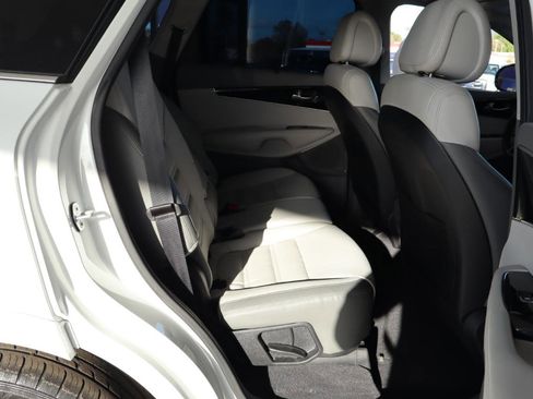 Used 2016 Kia Sorento SX image 31
