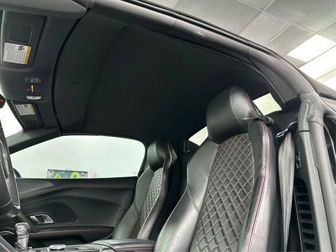 Used 2017 Audi R8 V10 image 21