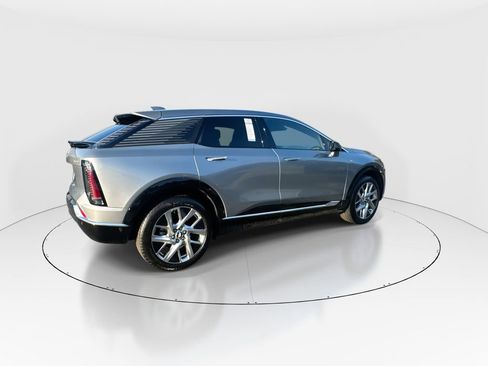Used 2025 Cadillac Optiq Luxury 1 AWD/4WD image 8