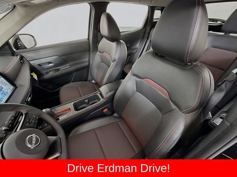 Used 2025 Nissan Kicks SR AWD/4WD image 5