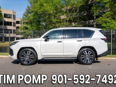 Used 2023 Lexus LX 600 4WD w/ Appearance Package image 9