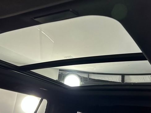 Used 2025 Chevrolet Tahoe High Country image 35