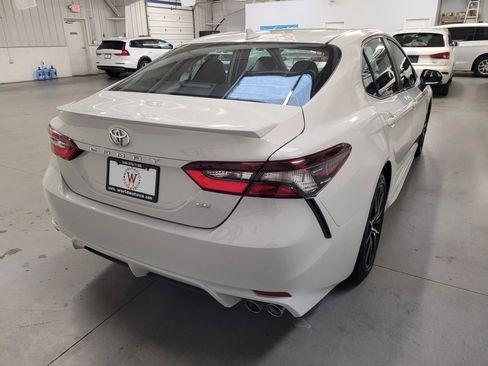 Used 2022 Toyota Camry SE image 7