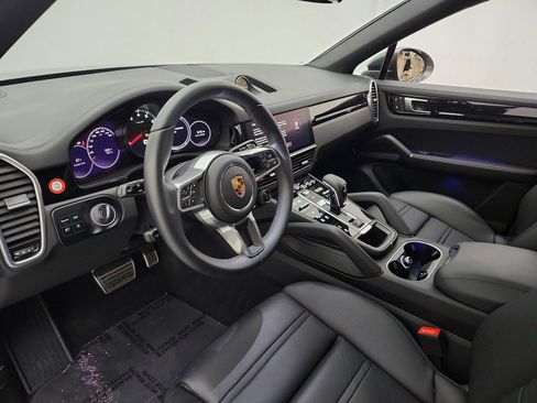 Used 2023 Porsche Cayenne Coupe image 12