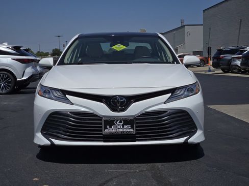 Used 2019 Toyota Camry XLE w/ Driver Assist Package FWD image 2
