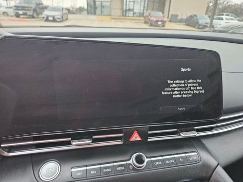 Used 2025 Hyundai Elantra SEL image 22