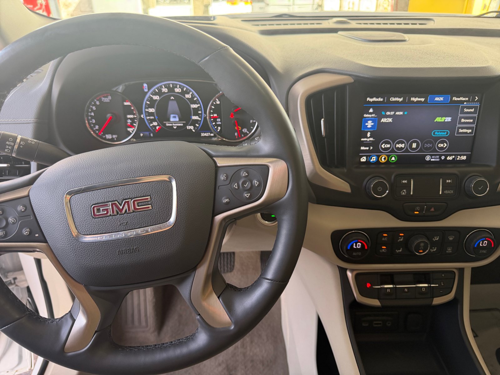 Used 2024 GMC Terrain Denali w/ Denali Premium Package AWD/4WD image 12