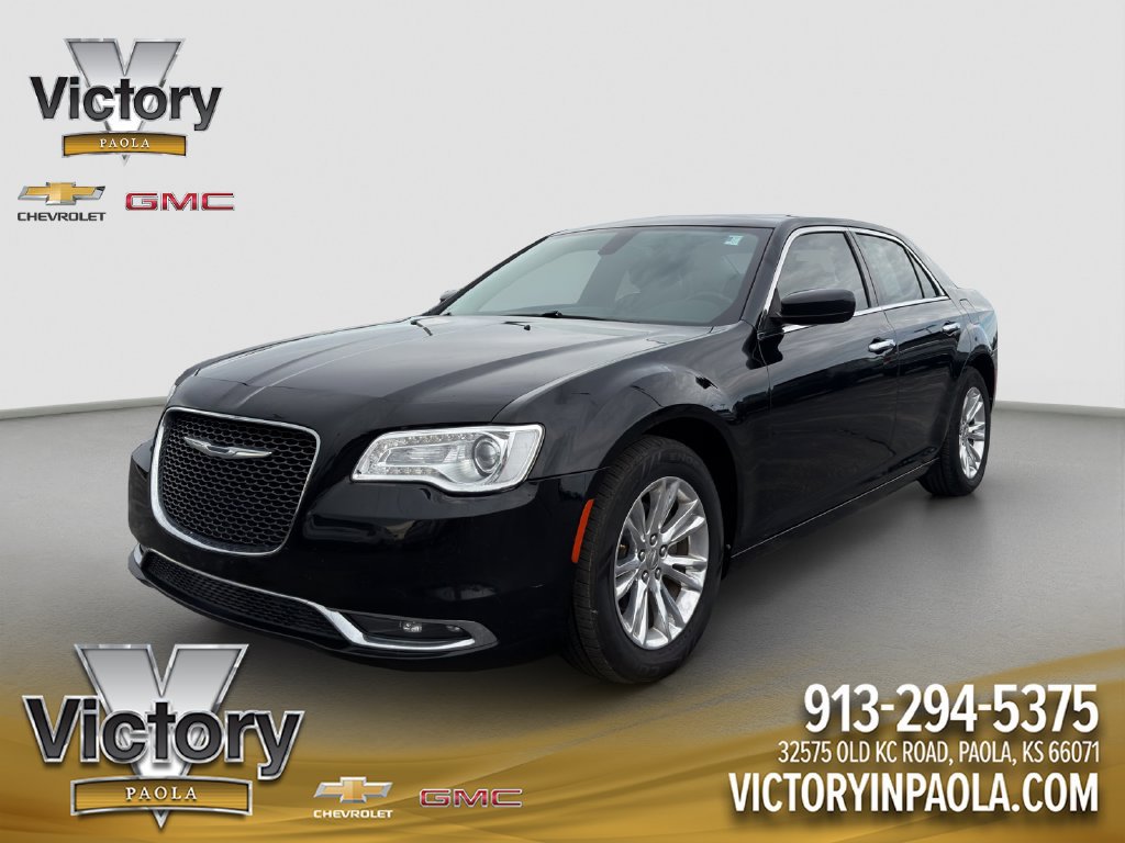 Used 2016 Chrysler 300 C RWD image 1