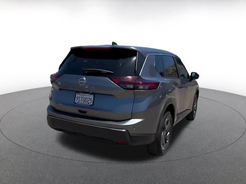 Used 2025 Nissan Rogue SV FWD image 14