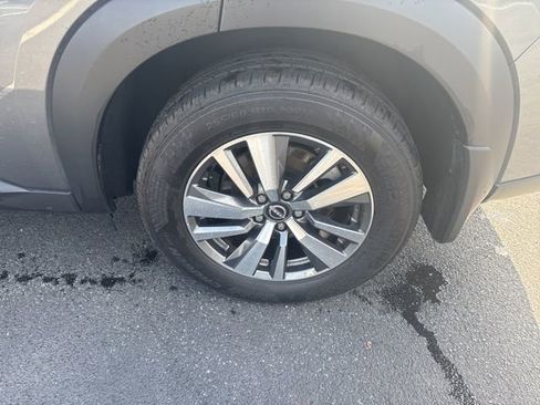 Certified 2025 Nissan Pathfinder SL w/ Black Appearance Package image 11