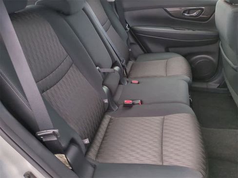 Used 2017 Nissan Rogue S image 18