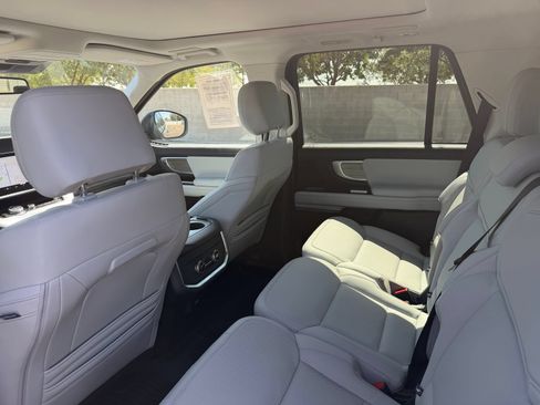 Used 2025 Ford Expedition Platinum w/ Driver's Package AWD/4WD image 15