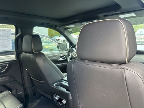 Used 2022 GMC Yukon XL SLT w/ SLT Premium Package AWD/4WD image 13