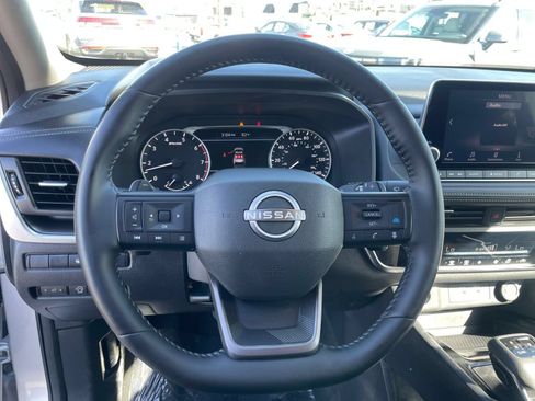 Used 2025 Nissan Rogue SV FWD image 30