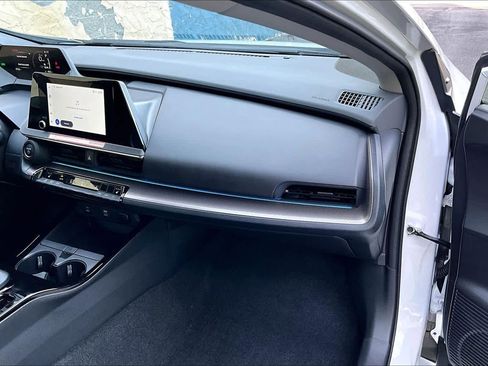 Used 2025 Toyota Prius XLE FWD image 18