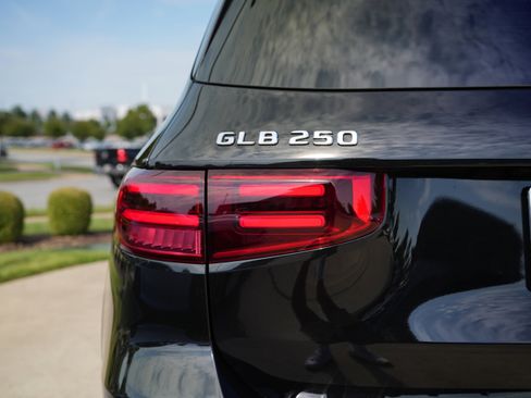 New 2026 Mercedes-Benz GLB 250 4MATIC image 13
