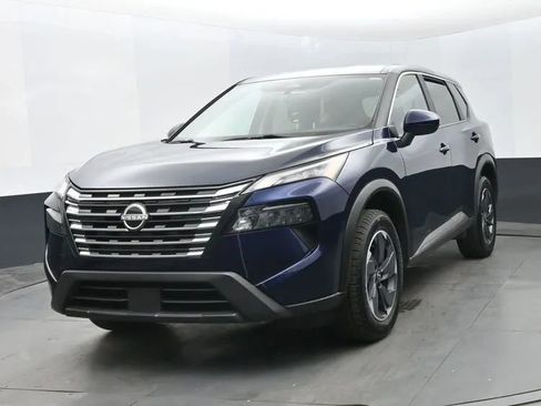 Used 2024 Nissan Rogue SV FWD image 1