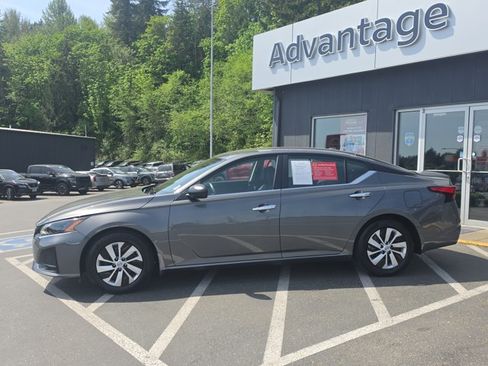 Certified 2025 Nissan Altima 2.5 S FWD image 2