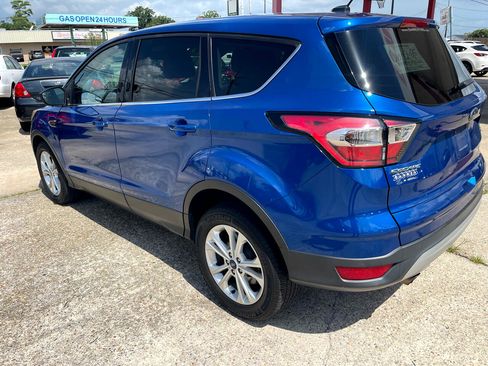 Used 2017 Ford Escape SE image 2