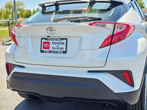 Used 2021 Toyota C-HR LE FWD image 13