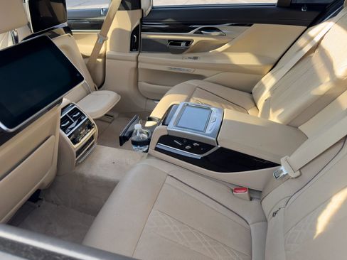 Used 2016 BMW 750Li xDrive image 10