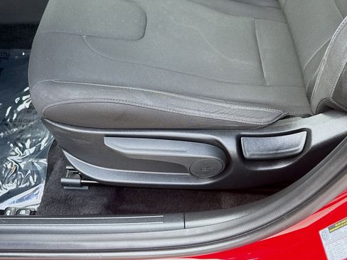 Used 2024 Hyundai Elantra SEL image 16