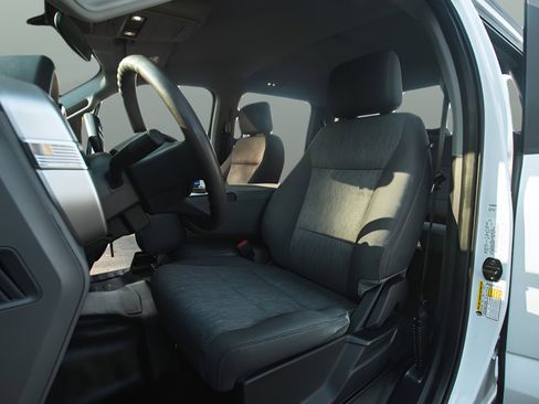 Used 2022 Ford F150 XL RWD image 16