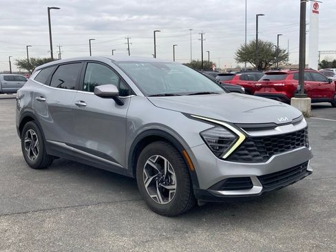 Used 2024 Kia Sportage LX image 3