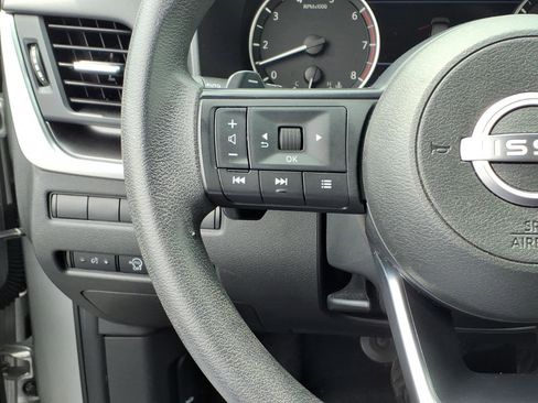 Used 2024 Nissan Rogue SV FWD image 17