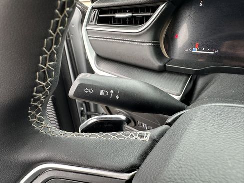 Used 2025 Jeep Grand Cherokee Altitude image 24