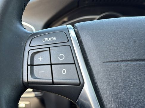 Used 2015 Volvo V60 T5 image 22