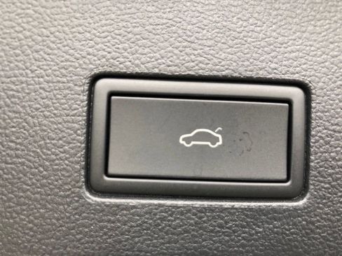 Used 2025 Volkswagen Atlas SEL Premium R-Line image 36