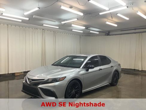 Used 2022 Toyota Camry SE image 1