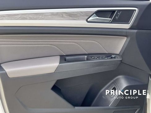Used 2023 Volkswagen Atlas Cross Sport SE w/ Panoramic Sunroof Package FWD image 12