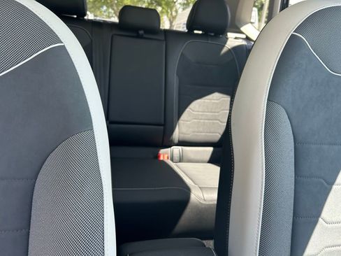 Certified 2025 Volkswagen Taos SE w/ Panoramic Sunroof Package FWD image 36